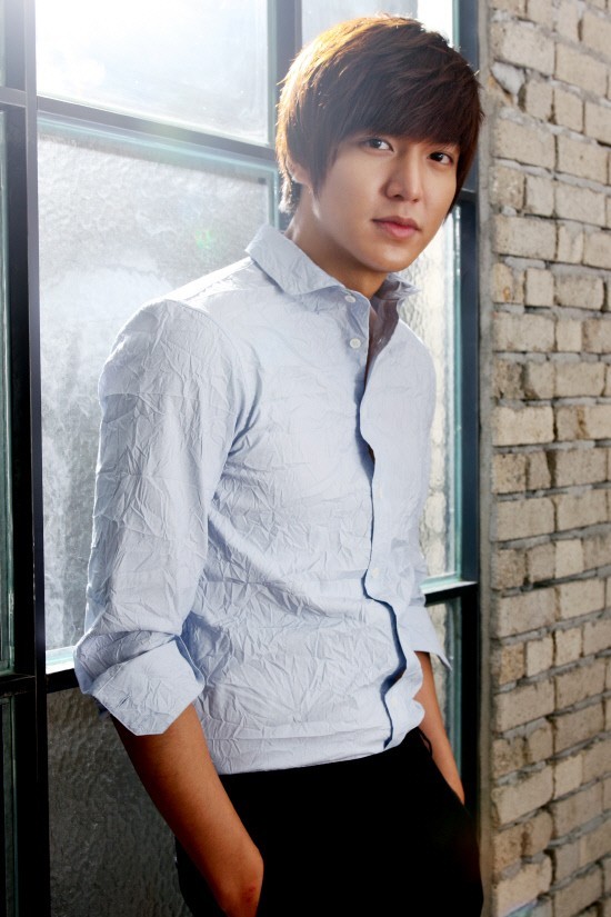 Lee Tae-Kyum movies and biography.