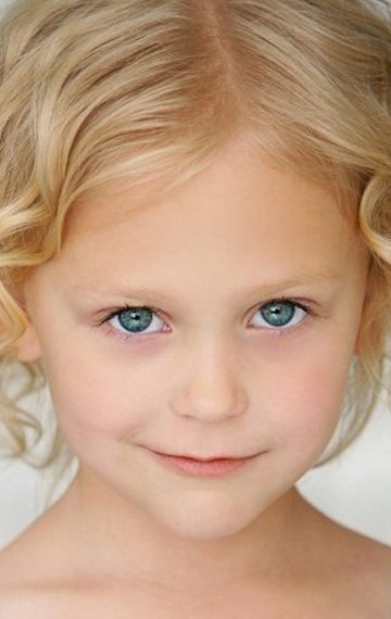 Alyvia Alyn Lind movies and biography.