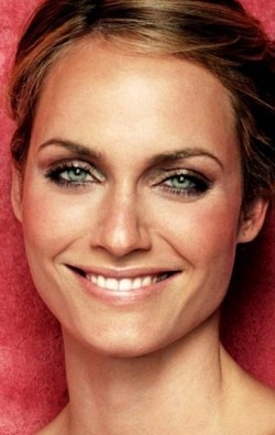 Amber Valletta movies and biography.