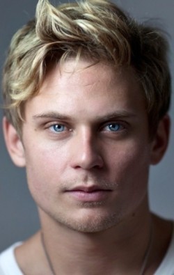 Billy Magnussen movies and biography.