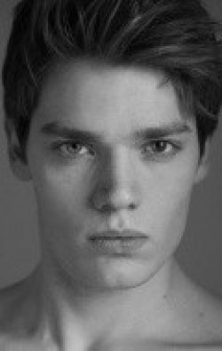 Dominic Sherwood movies and biography.
