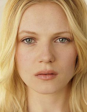 Emma Bell movies and biography.