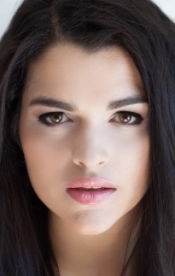 Eve Harlow movies and biography.