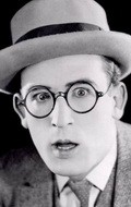 Actor, Director, Writer, Producer Harold Lloyd - filmography and biography.