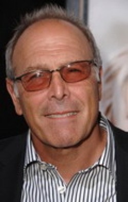 Howard Deutch movies and biography.
