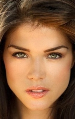 Actress Marie Avgeropoulos - filmography and biography.