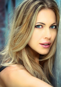 Actress Pascale Hutton - filmography and biography.