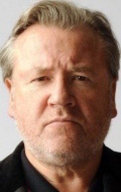 Actor, Producer Ray Winstone - filmography and biography.