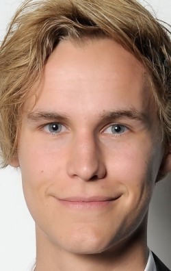 Actor, Director, Writer, Producer, Editor Rhys Wakefield - filmography and biography.