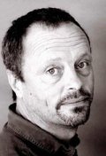Actor, Writer, Director, Producer Robert Llewellyn - filmography and biography.