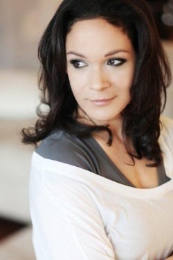 Actress Sandrine Bisson - filmography and biography.