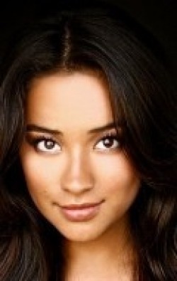 Actress Shay Mitchell - filmography and biography.
