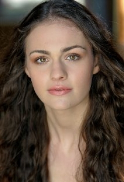 Actress Sophie Skelton - filmography and biography.