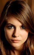 Willa Holland movies and biography.