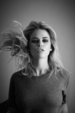Alice Eve - best image in biography.