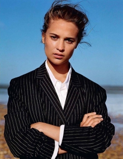 Alicia Vikander - best image in biography.