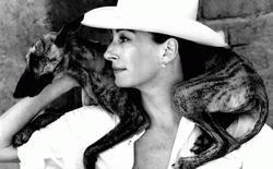 Anjelica Huston - best image in biography.