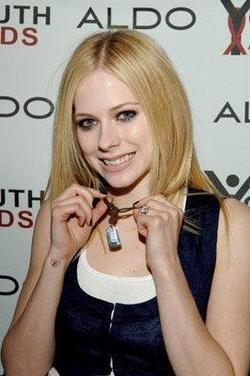 Avril Lavigne - best image in biography.
