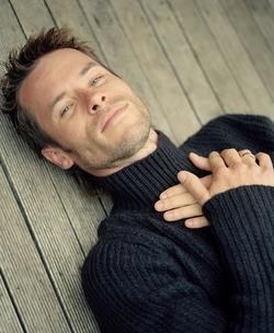 Guy Pearce - best image in filmography.