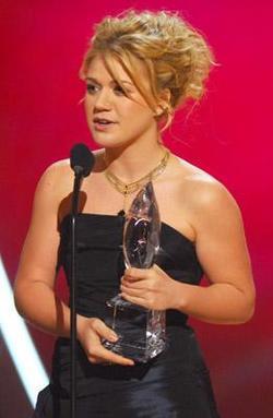 Kelly Clarkson - best image in biography.