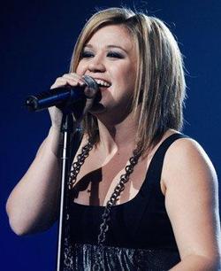 Kelly Clarkson - best image in biography.