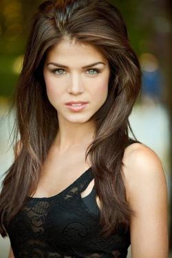 Marie Avgeropoulos - best image in biography.