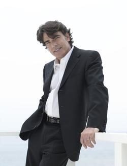 Peter Gallagher - best image in filmography.