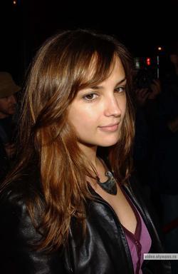 Rachael Leigh Cook - best image in biography.