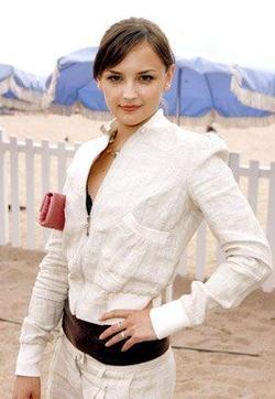 Rachael Leigh Cook - best image in biography.