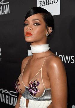 Rihanna - best image in biography.