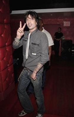Tommy Lee - best image in filmography.