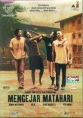 Mengejar matahari is the best movie in Nungki Kusumastuti filmography.